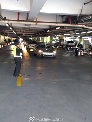 浦東機(jī)場(chǎng)迎出行高峰 啟用臨時(shí)停車場(chǎng)P5并配備免費(fèi)接駁服務(wù)