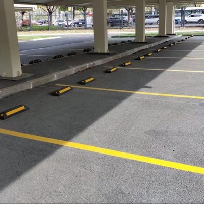 專業團隊服務 露天地下停車場停車位畫線與馬路通道標線工程一站式解決方案